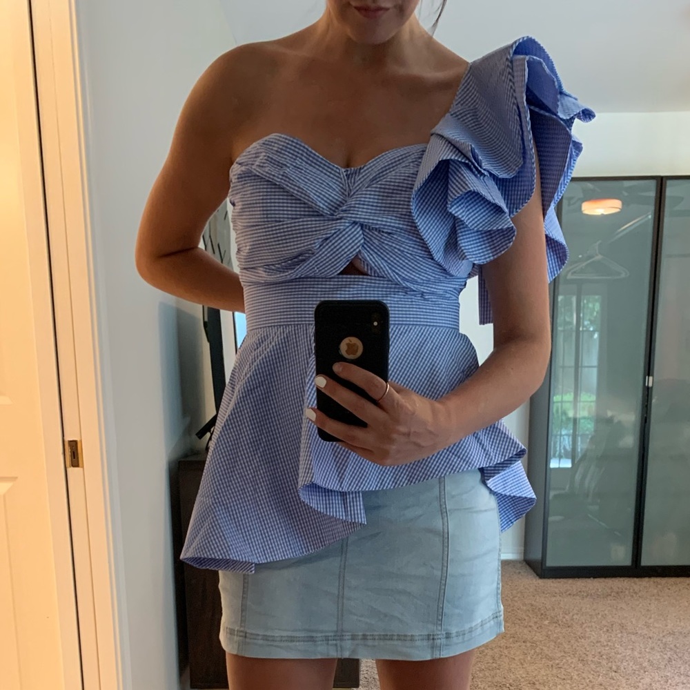 One shoulder asymmetric top